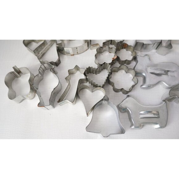33 Metal Cookie Cutters Angel Hearts Moose Whale Tale Rocking Horse Chicken - Picture 6 of 7